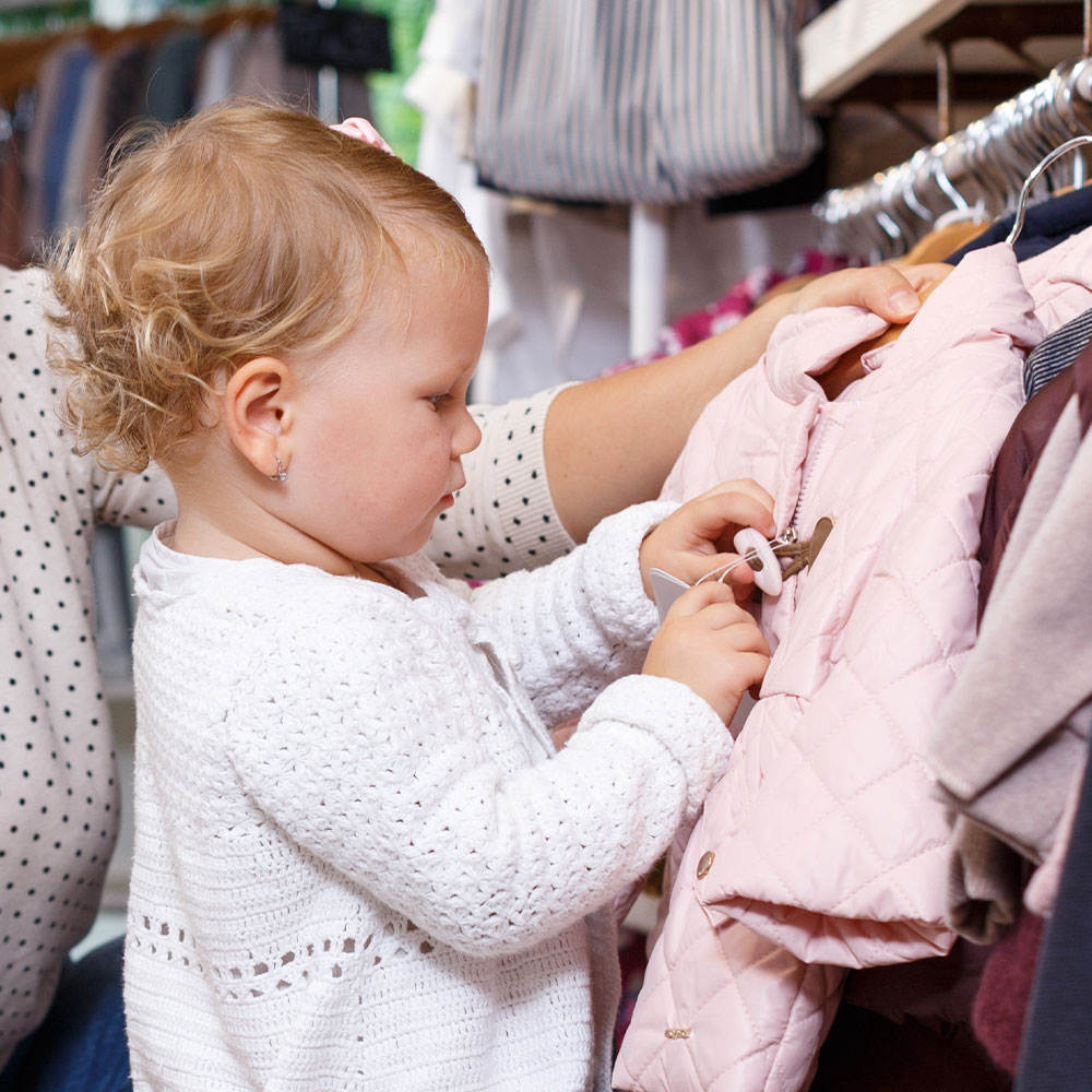 Bébé à la boutique aux petits trésors